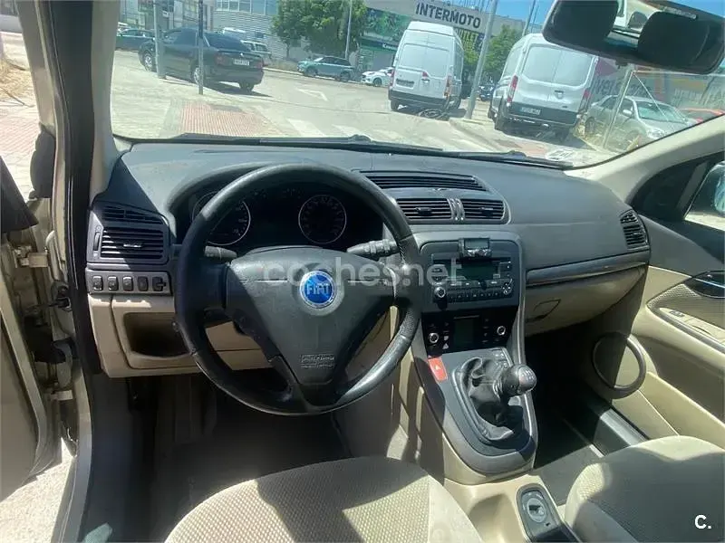 Usado Fiat Croma Dynamic 150 CV (110 kW) 2006 Gris / plata Familiar