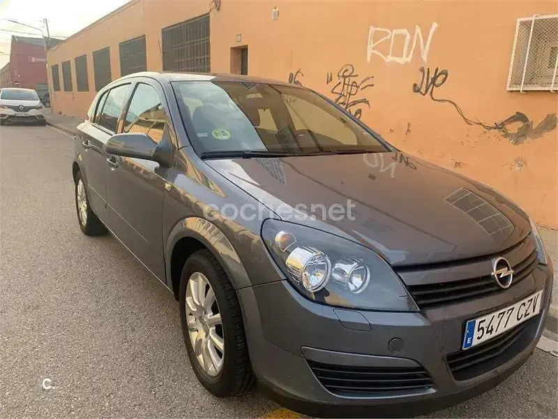 Usado Opel Astra Elegance 105 CV (77 kW) 2004 Gris / plata Berlina