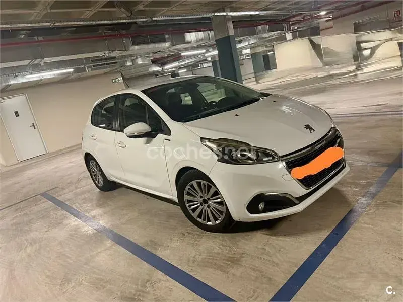 Usado Peugeot 208 Signature Sky 99 CV (72 kW) 2018 Blanco Utilitario