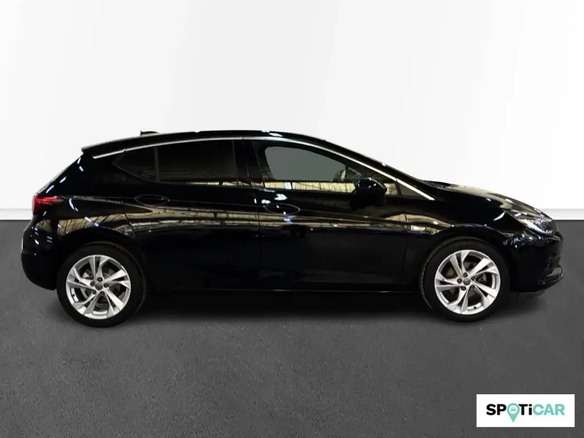 Usado Opel Astra Dynamic 150 CV (110 kW) 2017 Negro Berlina