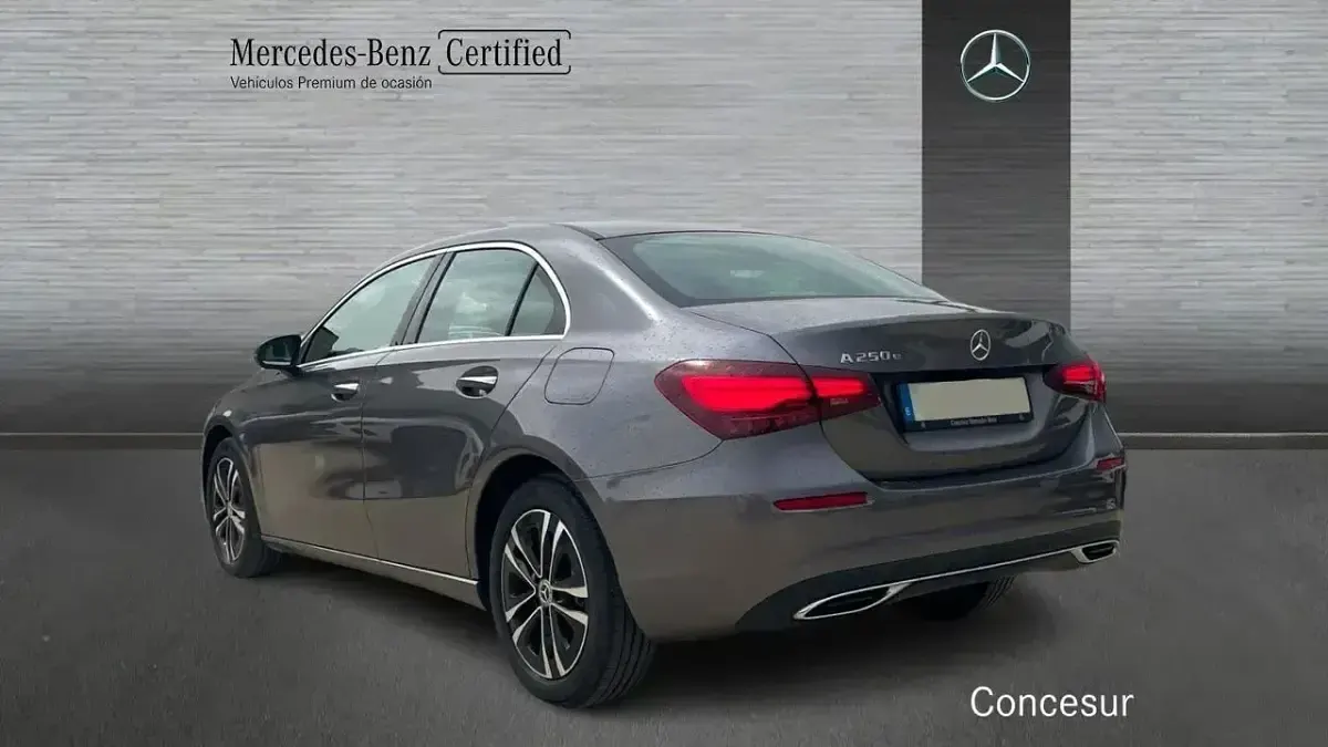 Usado Mercedes A250 218 CV (160 kW) 2024 Gris Berlina