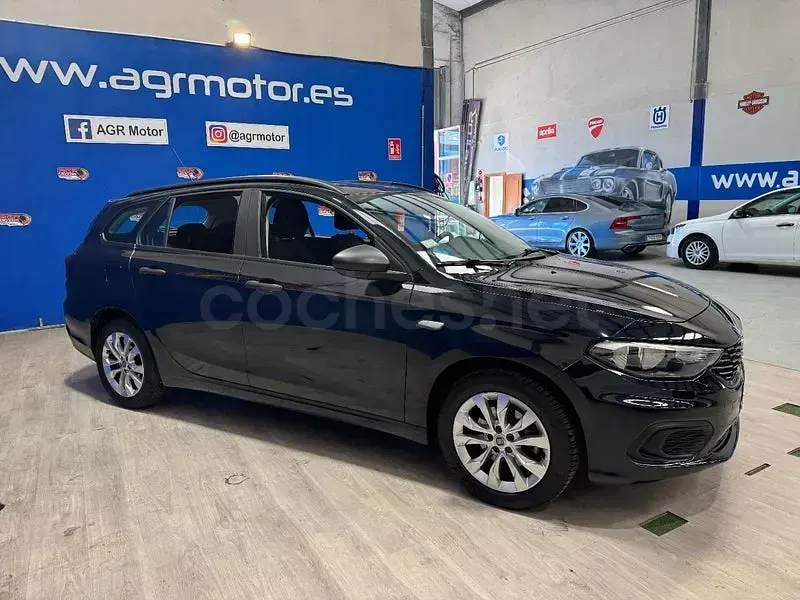 Usado Fiat Tipo Lounge 120 CV (88 kW) 2018 Negro Familiar