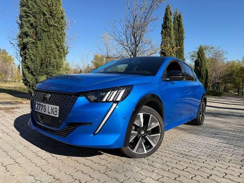 Azul Usado 2021 Peugeot e-208 GT Utilitario | 15.990 € (Precio justo) - Imagen 1/4