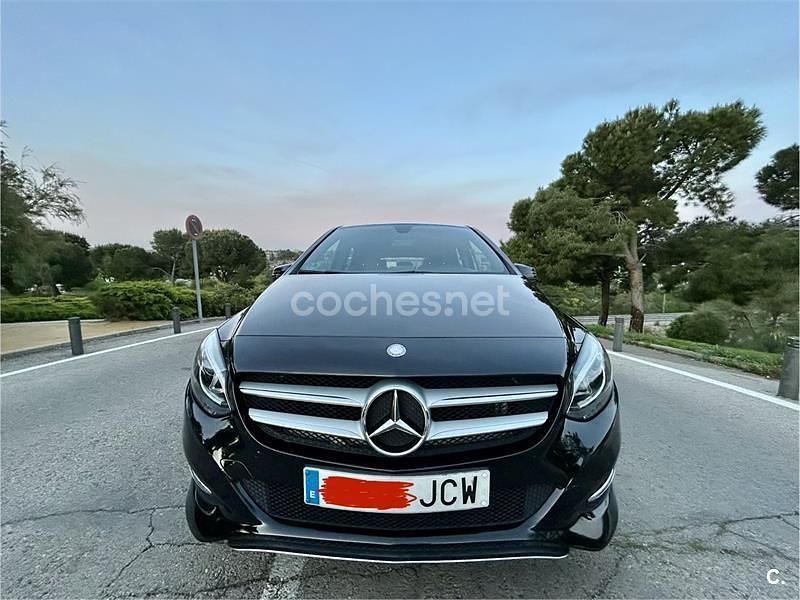Usado Mercedes B180 Urban 109 CV (80 kW) 2015 Negro Utilitario