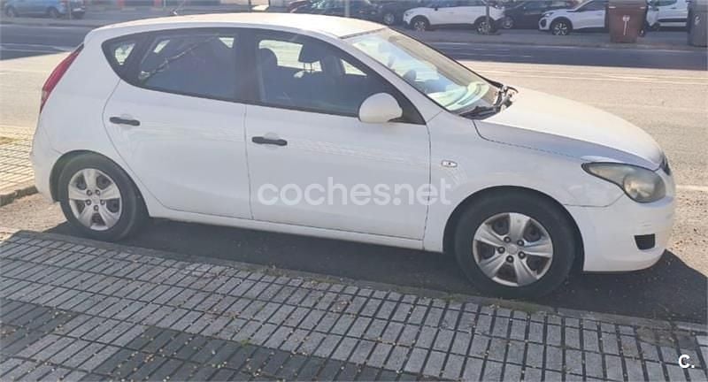 Usado Hyundai i30 Classic 109 CV (80 kW) 2010 Blanco Berlina