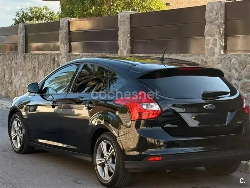 Usado Ford Focus 125 CV (91 kW) 2013 Negro Berlina