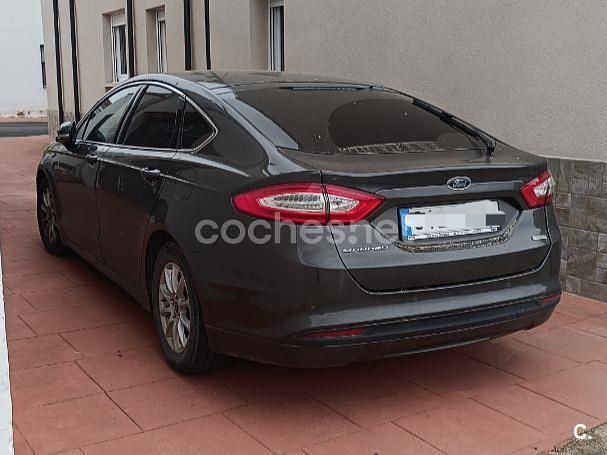 Usado Ford Mondeo Trend 125 CV (91 kW) 2015 Gris / plata Berlina