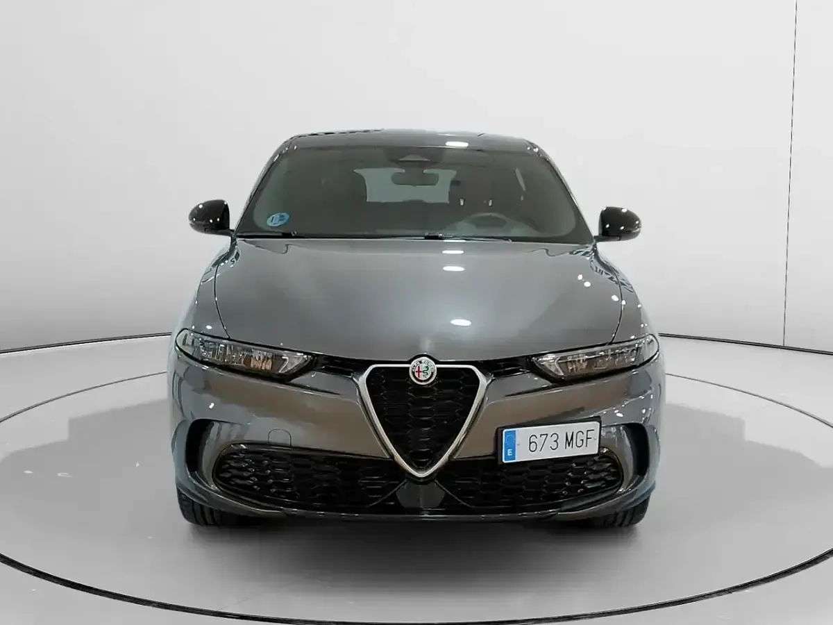 Usado Alfa Romeo Tonale Super 131 CV (96 kW) 2023 Gris SUV