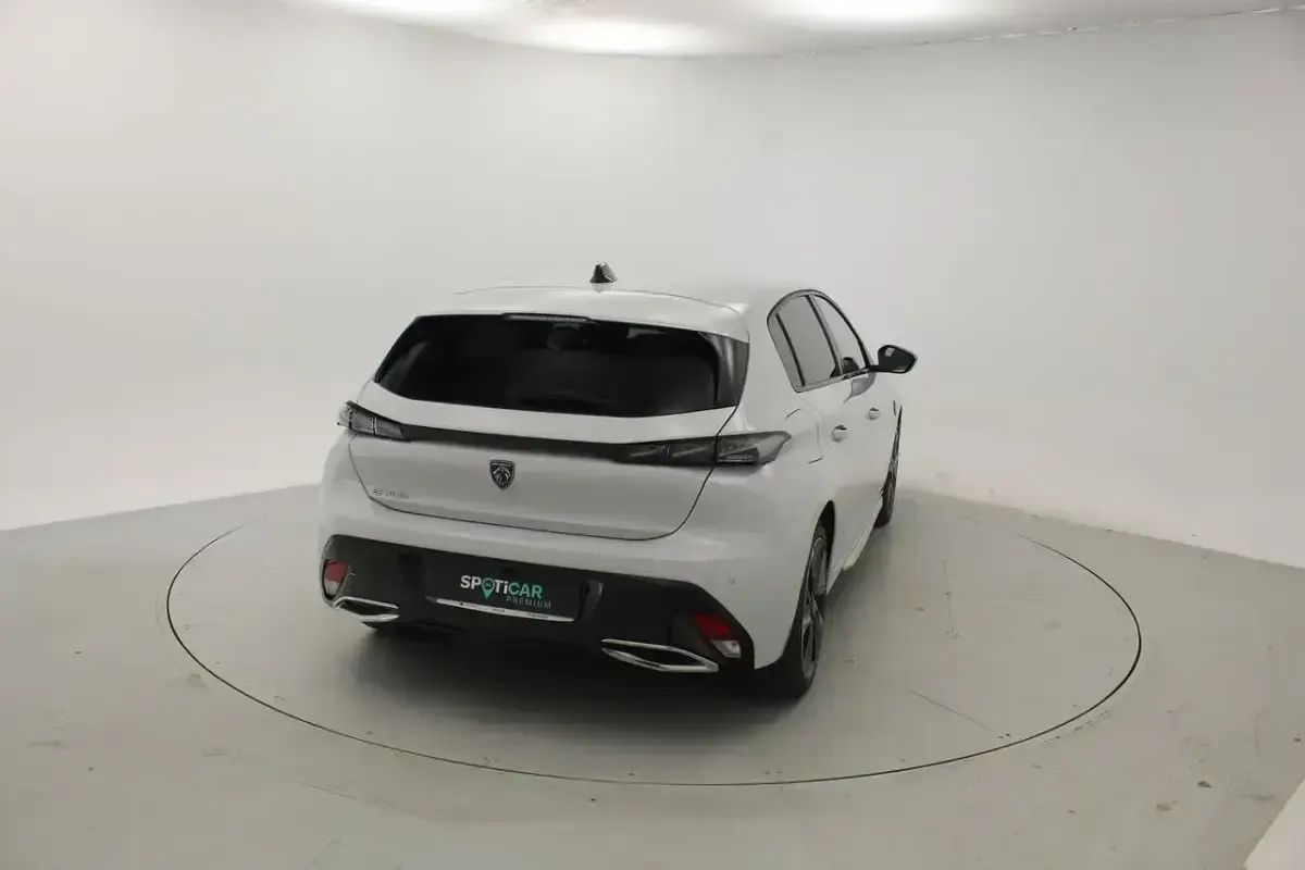 Usado Peugeot e-308 114 kW (156 CV) 2023 Blanco Utilitario