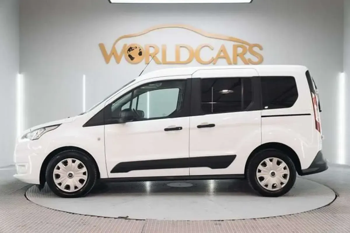 Usado Ford Transit Trend 101 CV (74 kW) 2021 Blanco Familiar