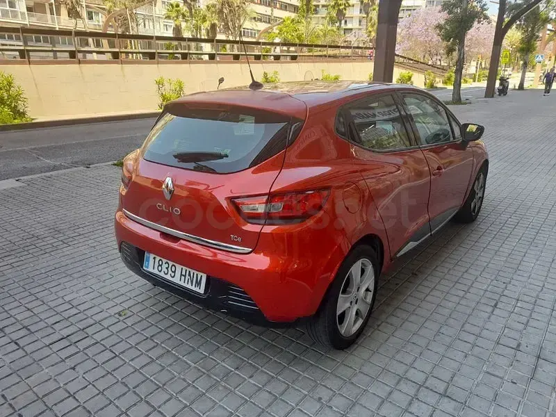 Usado Renault Clio IV Dynamique 90 CV (66 kW) 2013 Rojo Berlina