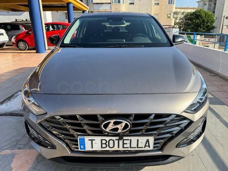 Usado Hyundai i30 N Line 120 CV (88 kW) 2022 Marrón Berlina