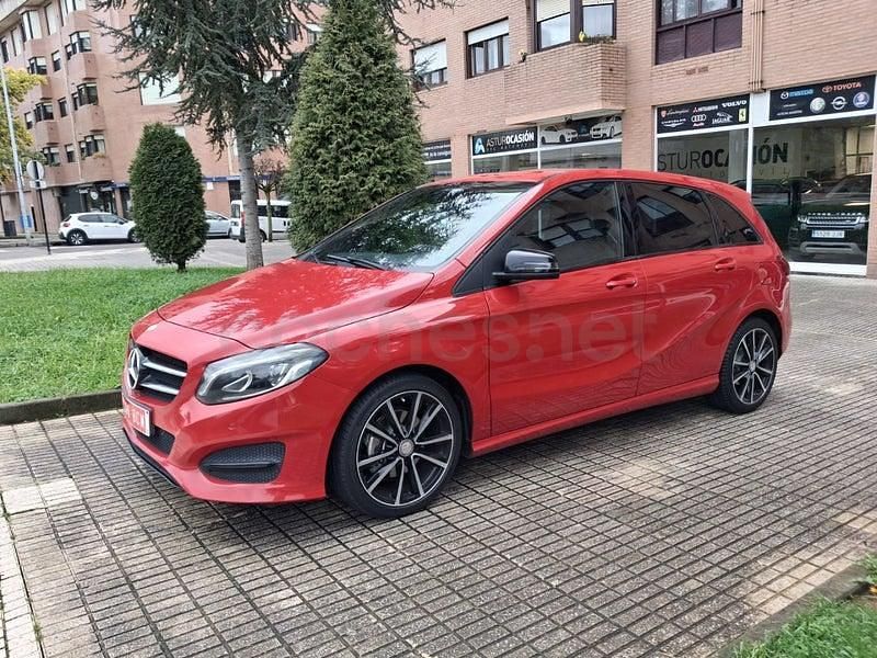 Usado Mercedes B180 122 CV (89 kW) 2016 Rojo Monovolumen