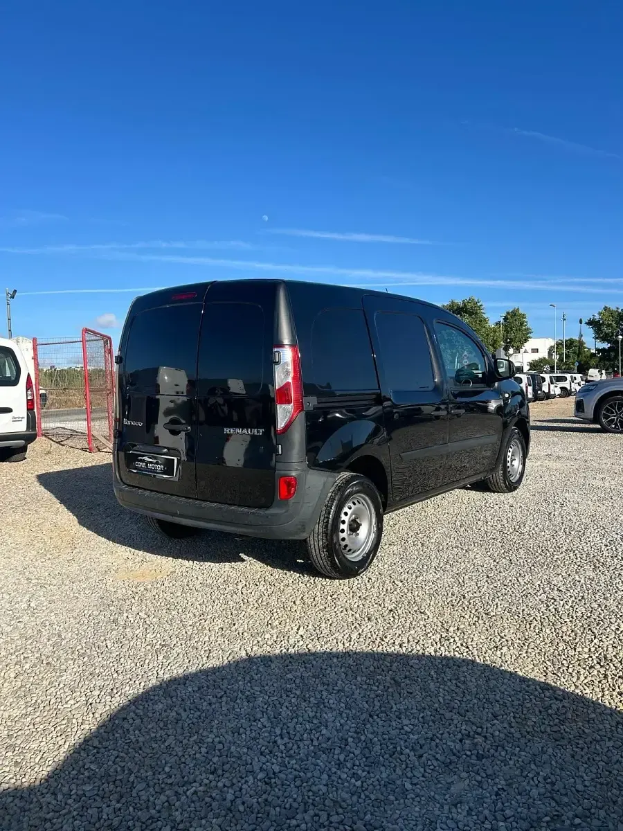 Usado Renault Kangoo 80 CV (58 kW) 2020 Negro Monovolumen