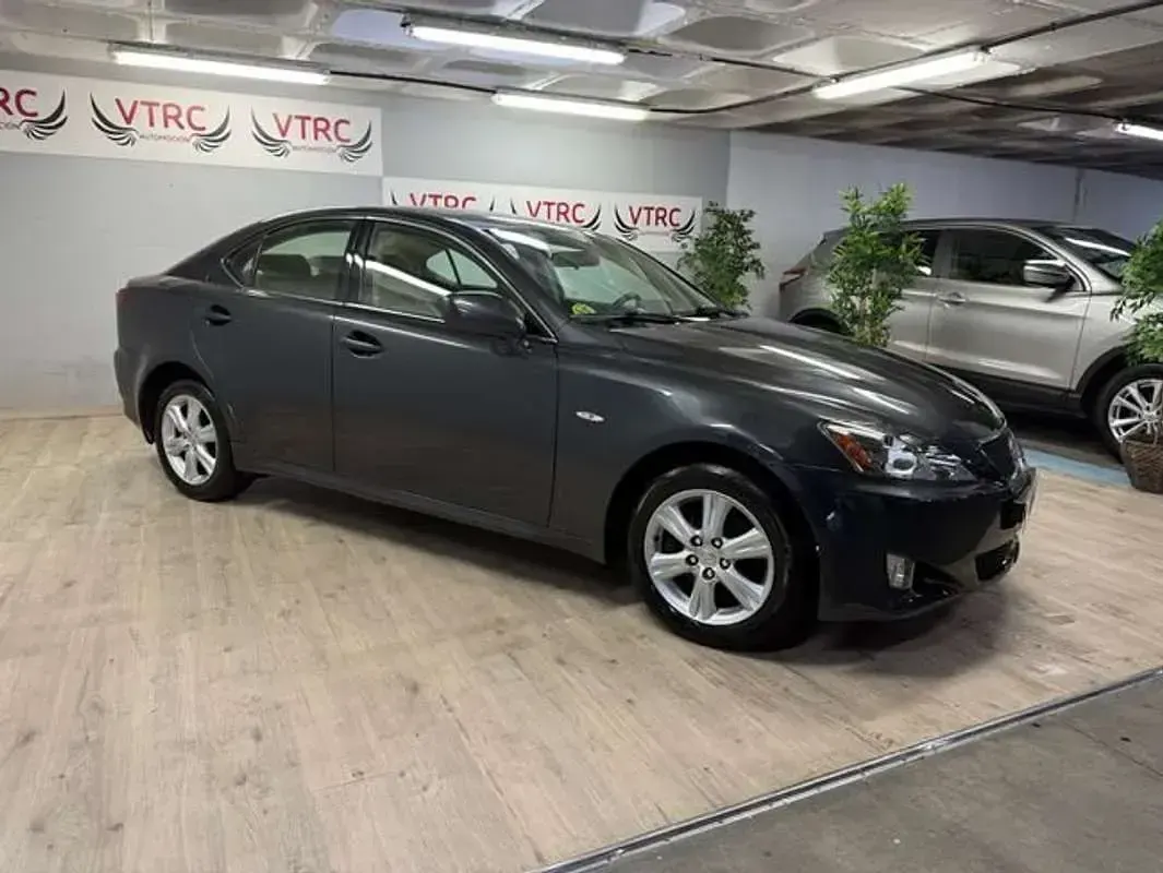 Usado Lexus IS220d Luxury Line 177 CV (130 kW) 2006 Gris Berlina