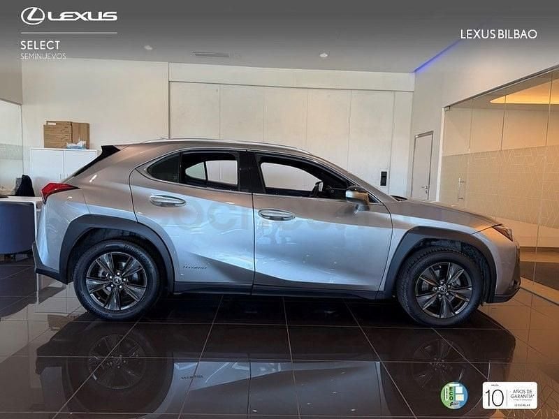 Usado Lexus UX Business Edition 184 CV (135 kW) 2019 Gris / plata SUV