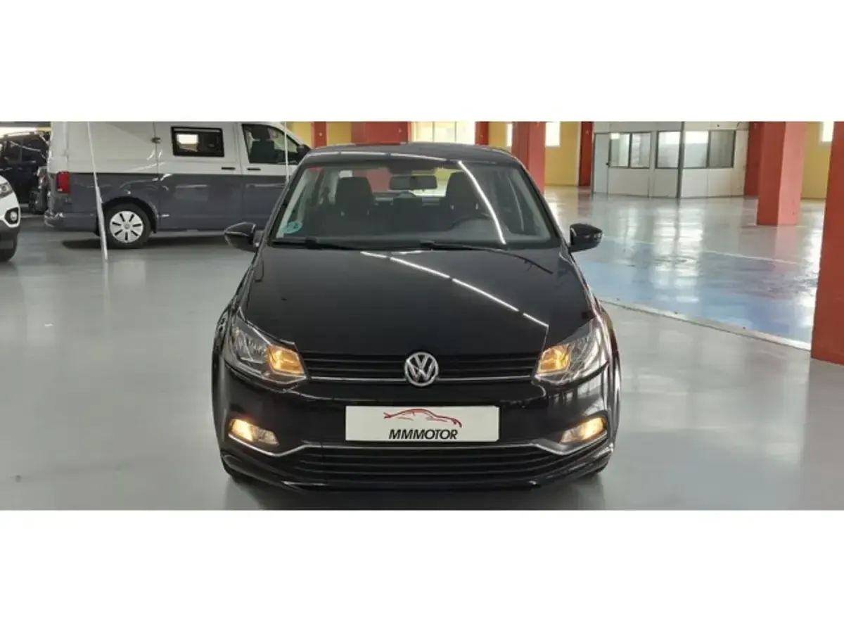 Usado VW Polo Advance 90 CV (66 kW) 2017 Negro Utilitario