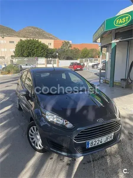 Usado Ford Fiesta Trend 82 CV (60 kW) 2015 Azul Utilitario