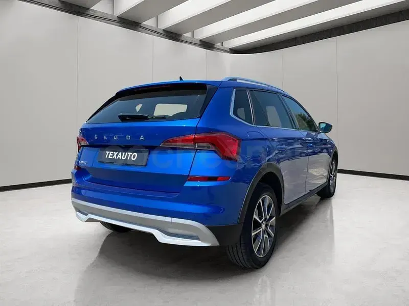 Usado Skoda Kamiq 110 CV (80 kW) 2022 Azul SUV