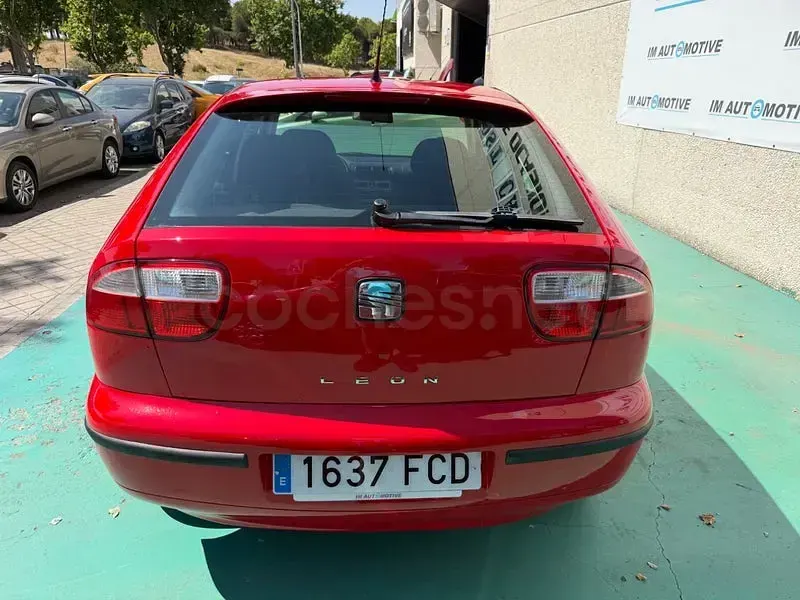 Usado Seat Leon 105 CV (77 kW) 2006 Rojo Utilitario