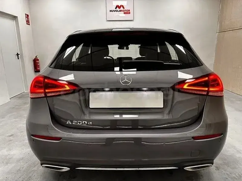 Usado Mercedes A200 150 CV (110 kW) 2019 Gris / plata Berlina
