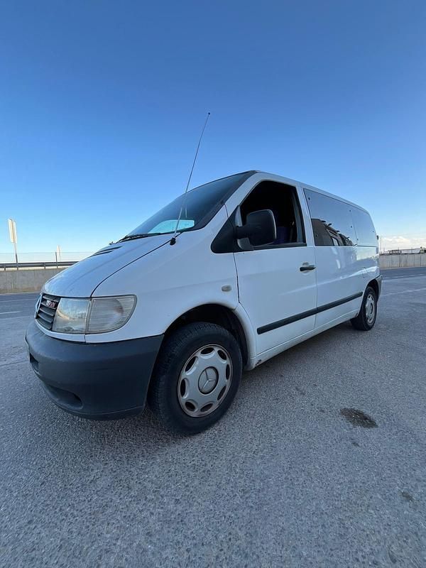 Usado Mercedes Vito 102 CV (75 kW) 2000 Gris Van