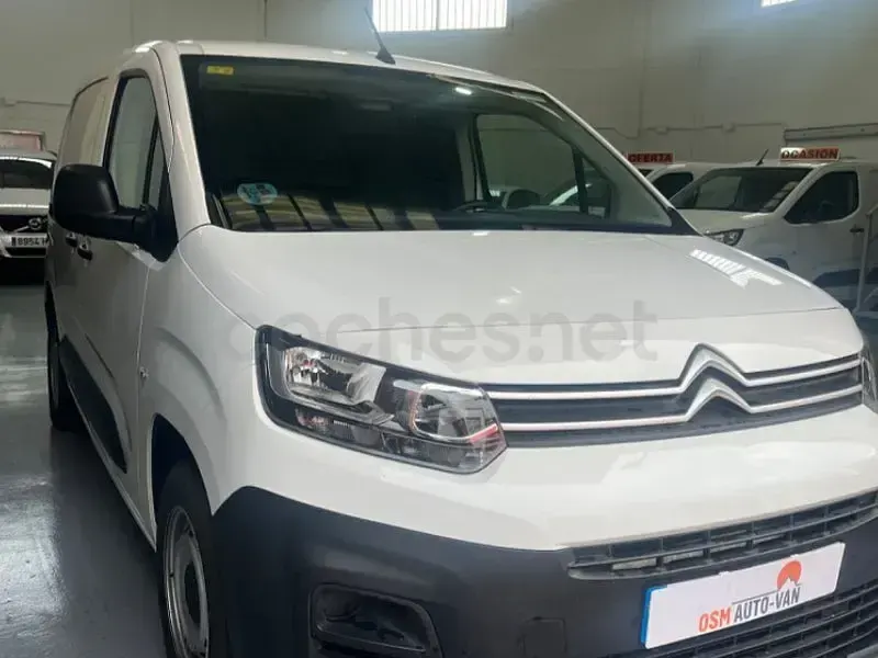 Usado Citroën Berlingo Live 102 CV (75 kW) 2020 Blanco Monovolumen