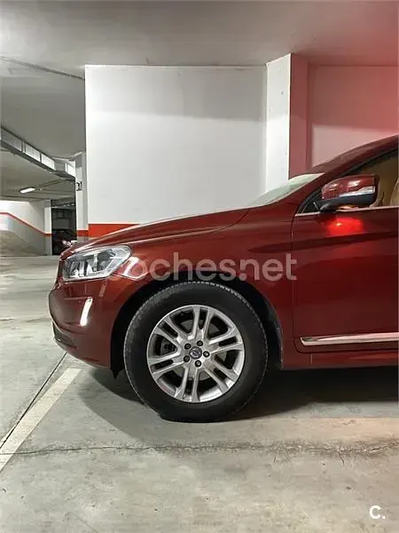 Usado Volvo XC60 Momentum 181 CV (133 kW) 2015 Granate SUV