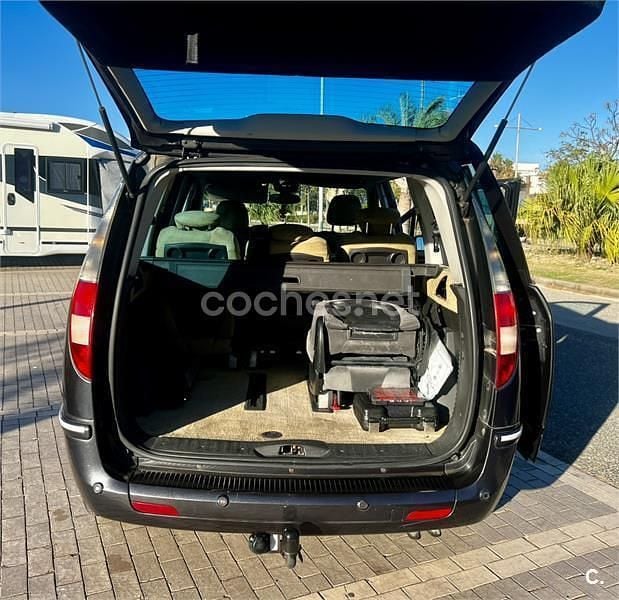 Usado Lancia Phedra 128 CV (94 kW) 2005 Negro Monovolumen