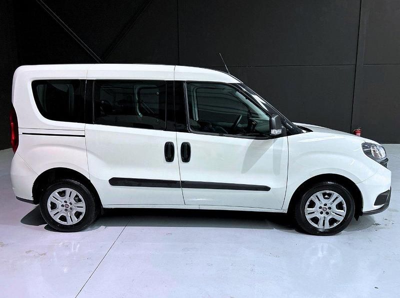 Usado Fiat Doblò Easy 105 CV (77 kW) 2022 Blanco Monovolumen