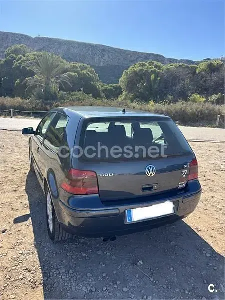 Usado VW Golf IV Highline 115 CV (84 kW) 2002 Gris / plata Berlina