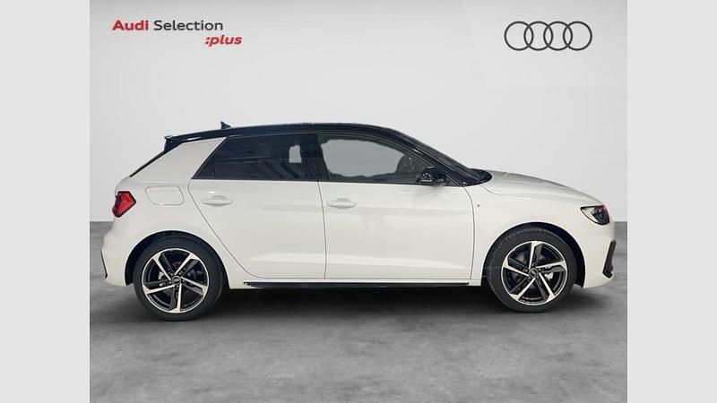Usado Audi A1 Sportback Black Edition 116 CV (85 kW) 2025 Blanco glaciar (metalizado)/techo negro mito Utilitario