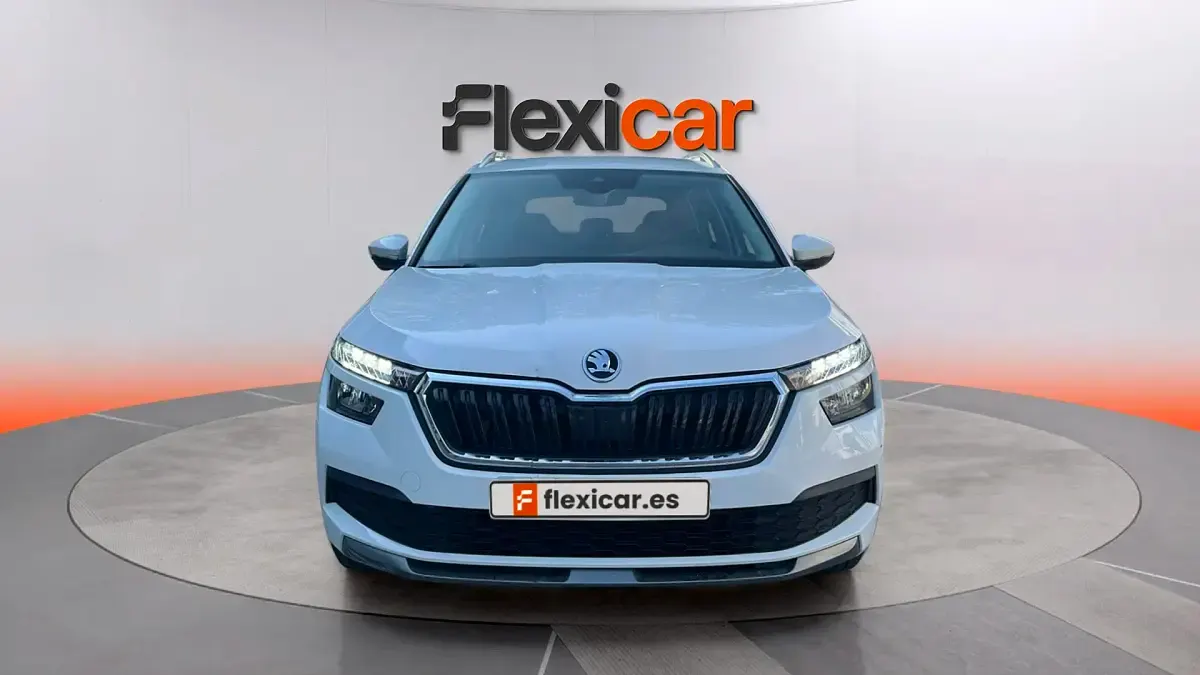 Usado Skoda Kamiq Ambition 110 CV (80 kW) 2021 Blanco SUV