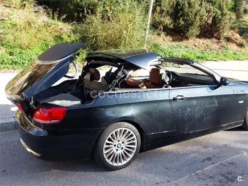 Käytetty BMW 320 Cabriolet 170 HP (125 kW) 2007 Musta Avoauto