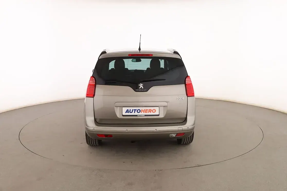 Usado Peugeot 5008 Style 120 CV (88 kW) 2014 Gris Monovolumen