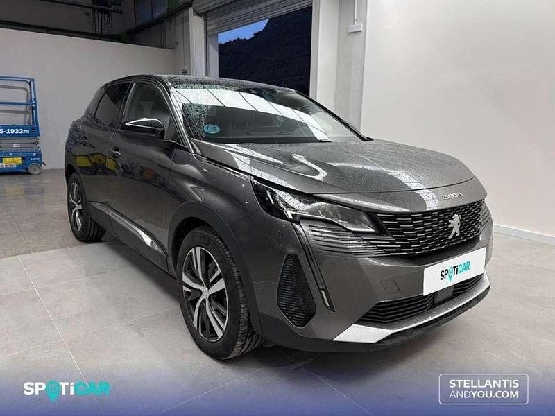 Usado Peugeot 3008 Allure 131 CV (96 kW) 2023 Gris SUV