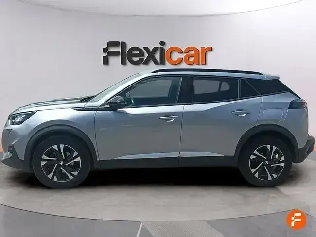 Usado Peugeot 2008 Allure 100 CV (73 kW) 2022 Gris SUV