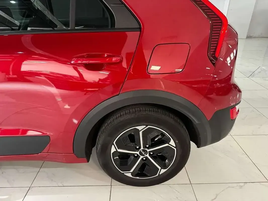 Usado Kia Niro 141 CV (103 kW) 2022 Rojo SUV