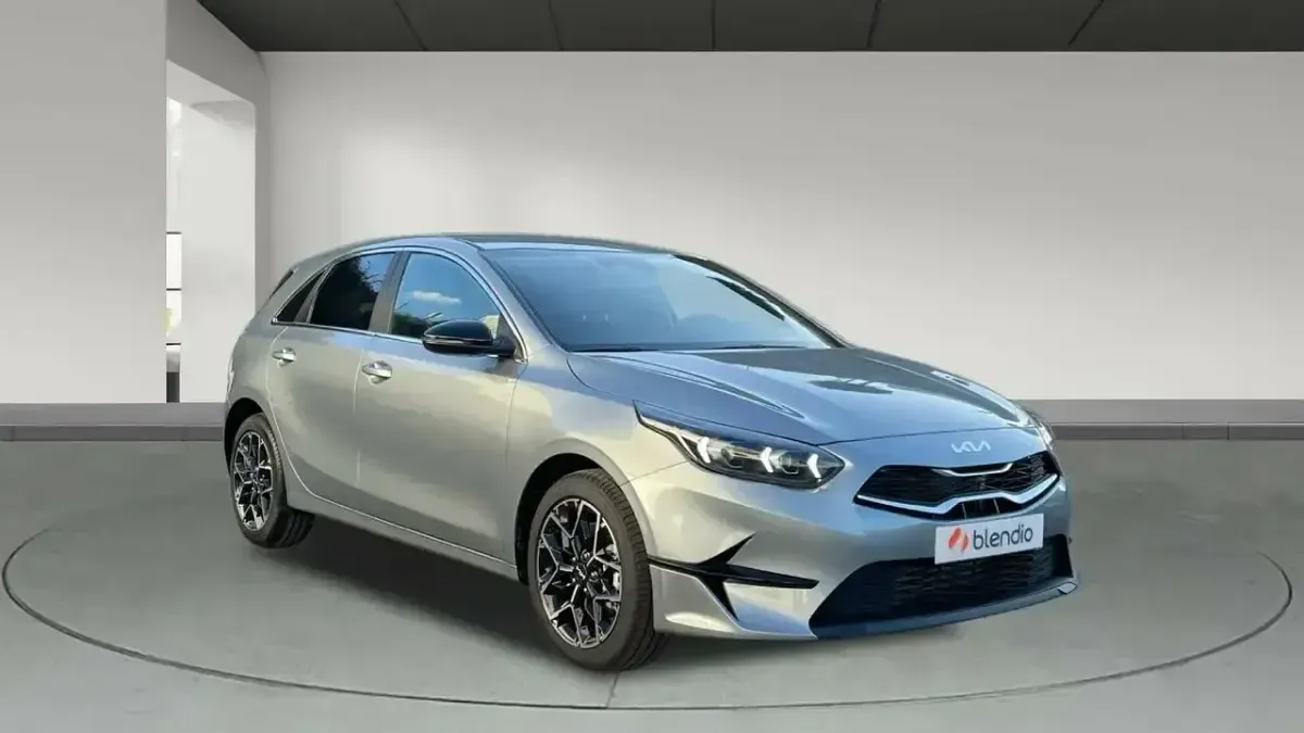 Nuevo Kia Ceed Style 120 CV (88 kW) 2025 Gris Utilitario