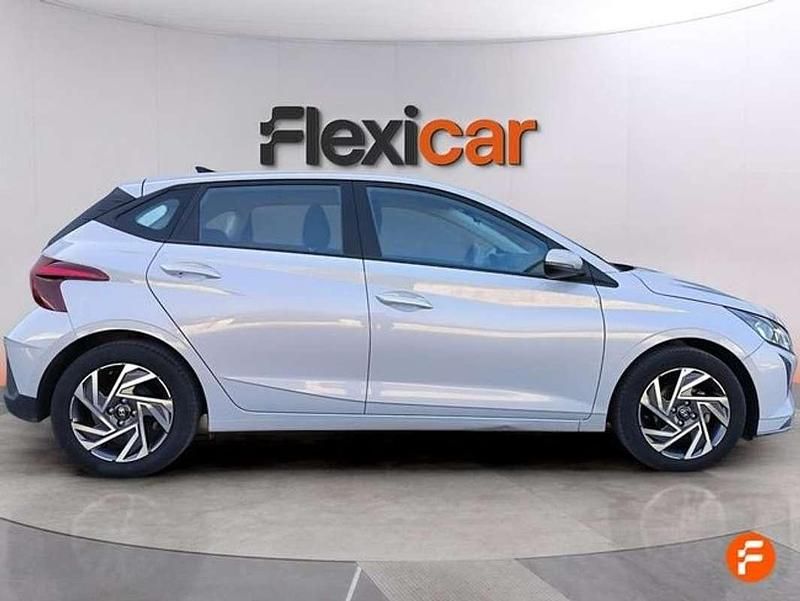 Usado Hyundai i20 84 CV (61 kW) 2024 Gris Utilitario