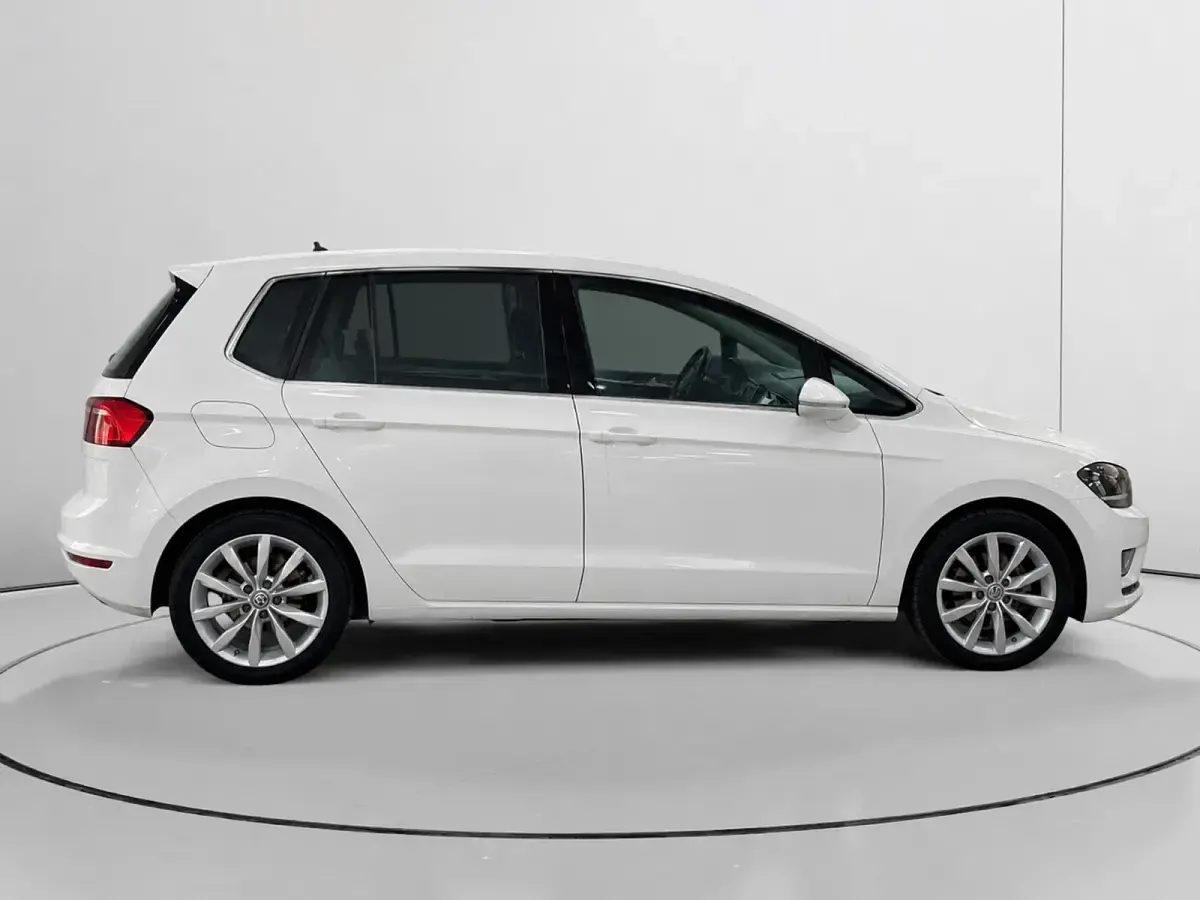 Usado VW Golf VII Sportline 110 CV (80 kW) 2015 Blanco Utilitario