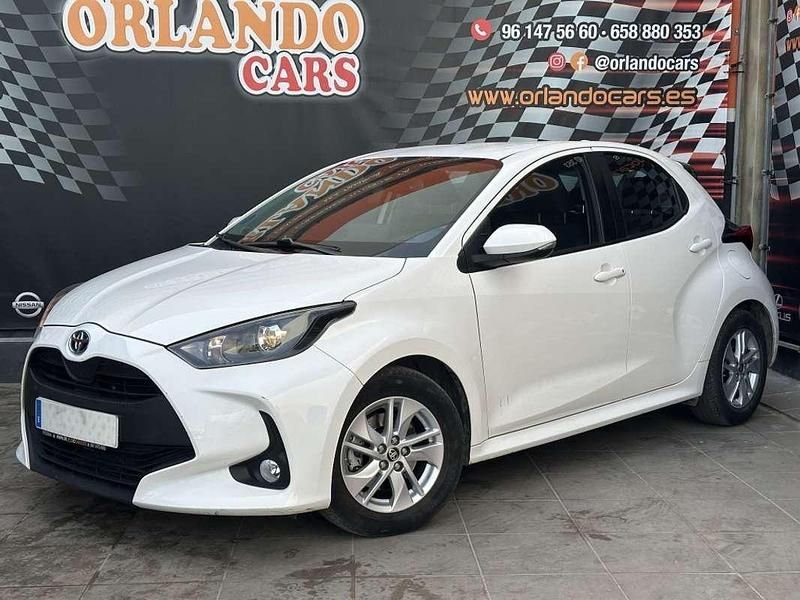 Usado Toyota Yaris Hybrid Active 116 CV (85 kW) 2021 Blanco Utilitario