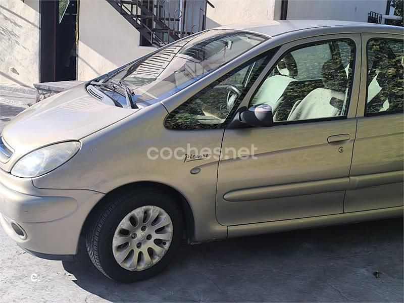 Usado Citroën Xsara Picasso 90 CV (66 kW) 2002 Beige Monovolumen