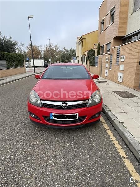Rojo Usado 2007 Opel Astra GTC Sport Berlina | 3800 € (Precio justo) - Imagen 1/4