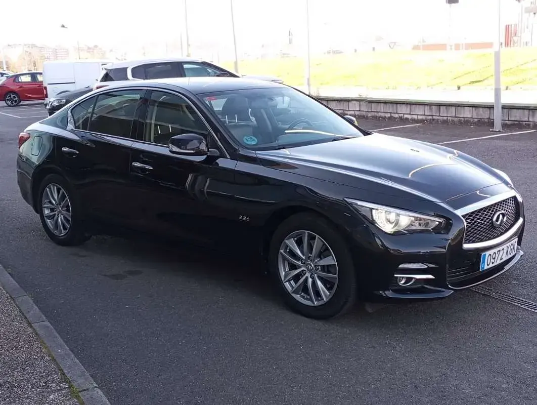 Usado Infiniti Q50 Premium 170 CV (125 kW) 2017 Negro Berlina