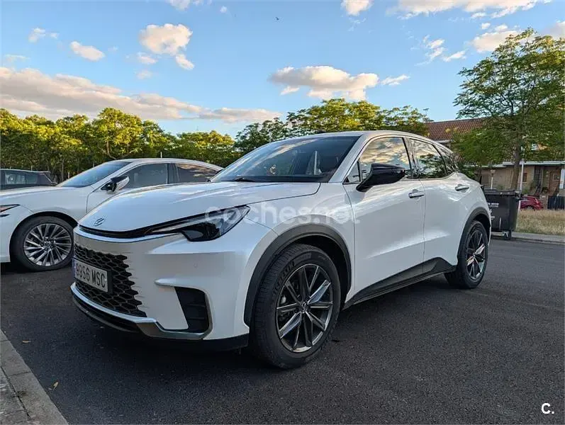 Usado Lexus LBX 136 CV (100 kW) 2024 Blanco SUV