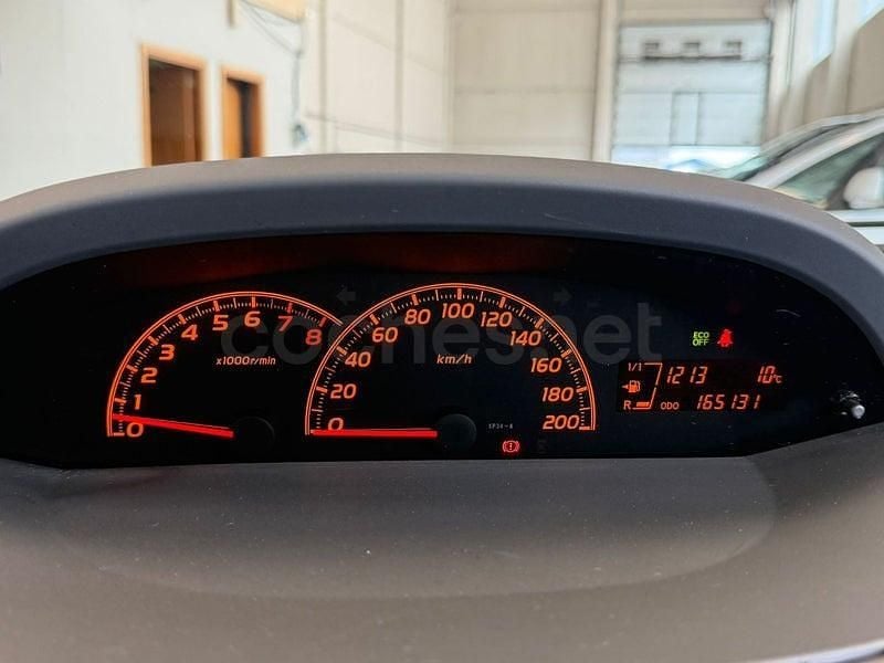 Usado Toyota Yaris Connect Style 101 CV (74 kW) 2011 Gris / plata Utilitario