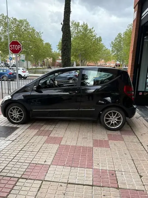Usado Mercedes A200 139 CV (102 kW) 2006 Negro Utilitario