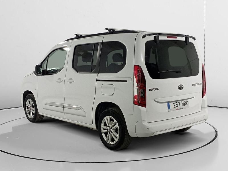 Usado Toyota Proace City Active 130 CV (95 kW) 2024 Blanco Monovolumen