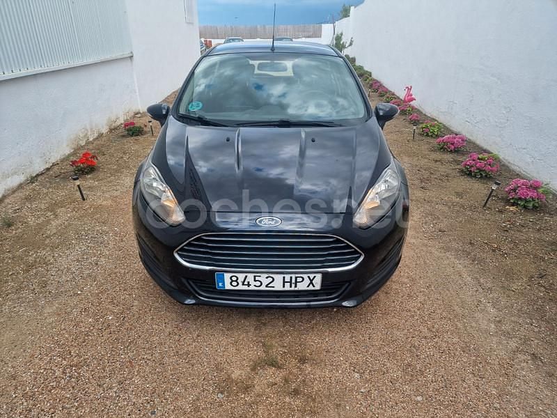 Usado Ford Fiesta Trend 100 CV (73 kW) 2013 Negro Utilitario